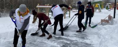 Более сорока тысяч жителей Подмосковья вышли на уборку снега на выходных