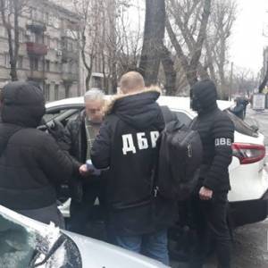 В Днепропетровской области полицейскую и адвоката разоблачили на взятке в размере 5,5 тыс. долларов. Фото