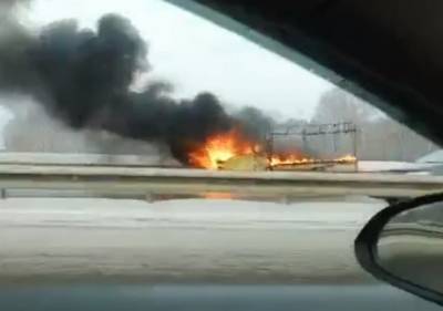 Пожар в автомобиле на кузбасской трассе попал на видео