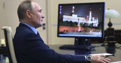 В Кремле будут "разбираться" с приглашением Маска поговорить в Clubhouse, потому что "Путин соцсети не ведет"