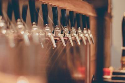 Шесть «наливаек» закрыли в Карелии после ужесточения ограничений продажи алкоголя