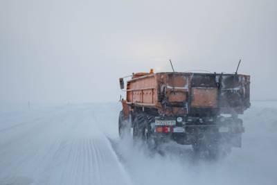 Из-за сильной метели на Ямале закрыли последний зимник