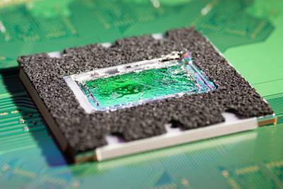 Подробные фото кристалла кастомного гибридного чипа PlayStation 5