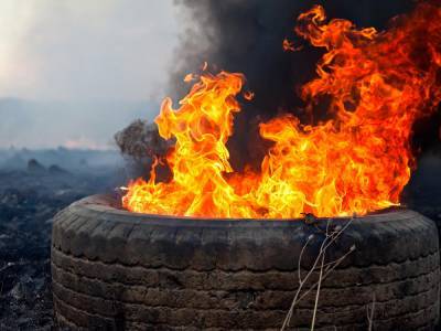 Пожар на афганской границе уничтожил 500 бензовозов