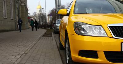 В Черняховске пассажир сломал таксисту челюсть из-за разлитого пива