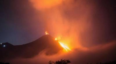 В Гватемале проснулся вулкан Фуэго: потоки лавы достигают до 1,3 км в длину (ФОТО)
