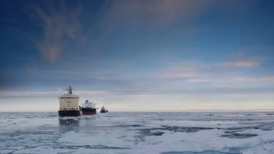 Первые танкеры ледового класса начали перевозку СПГ по Северному морскому пути