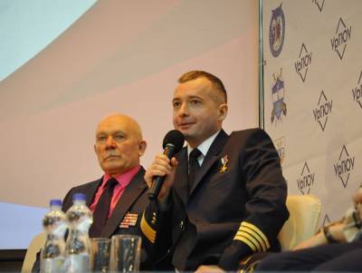 Пилот Дамир Юсупов, которого хотят выдвинуть в Госдуму, встретился со студентами. Репортаж