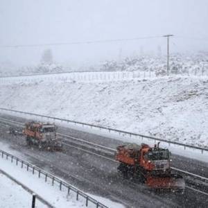 В Греции бушуют сильные снегопады. Видео