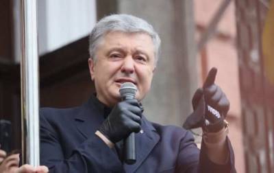 Порошенко потребовал вернуть украинские войска на прежние позиции в Донбассе и разрешить ответный огонь
