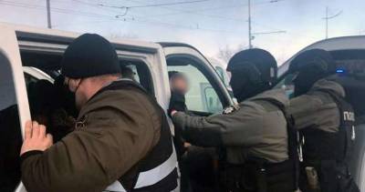 Полицейские Киева проводят спецоперацию по задержанию группировки наркоторговцев