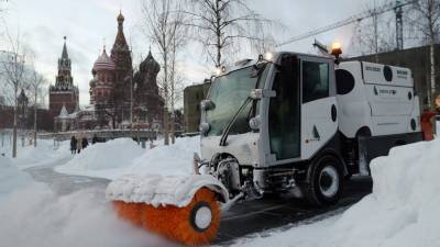 Москву от снега круглосуточно чистят около 80 тыс. работников
