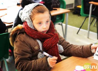 В одной из школ Прикамья в 30-градусный мороз дети занимались в куртках
