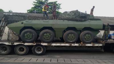 Новейшие китайские колесные танки переброшены в зону боев в Нигерии