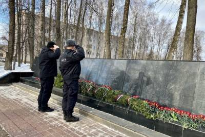 Псковские росгвардейцы почтили память погибших в Афганистане воинов