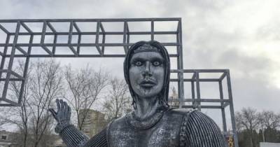 Памятник "Аленка апокалипсиса" в Росии продали на аукционе за 2,6 млн рублей - focus.ua - Россия - Нововоронеж