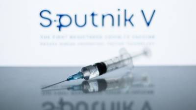 Путин поручил изучить влияние российских вакцин на штаммы коронавируса