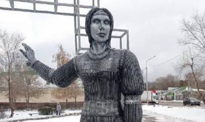 Нашелся ценитель: в России скандальный памятник Аленке продали за 2,6 миллиона рублей