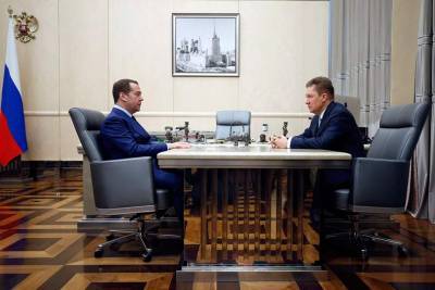 Медведев предложил объединить все поселковые сети в руках Газпрома