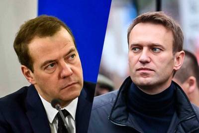 Медведева заподозрили в «перемигивании» с Навальным
