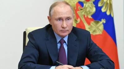 Путин поручил изучить эффективность российских вакцин против штаммов COVID-19