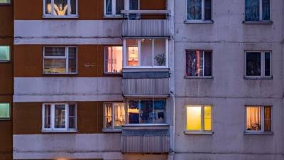 В Москве девушка выжила после падения с 16-го этажа — видео (18+)