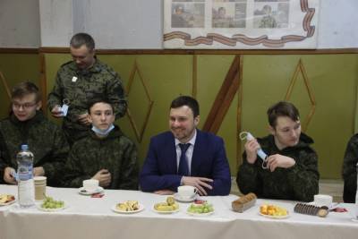 Вице-губернатор Александр Рябченко встретился с курсантами клуба «Допризывник»