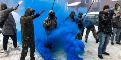 «Закройте рупор ФСБ». В Киеве под «домом Мураева» прошла акция протеста — фото