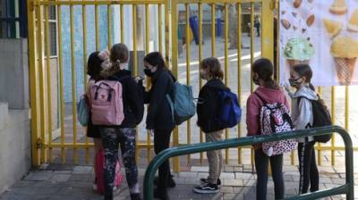 Каникулы после карантина: израильских родителей заставляют брать отпуск за свой счет