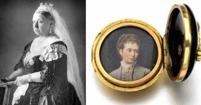Траурные украшения королевы Виктории с волосами ее дочери продадут на аукционе