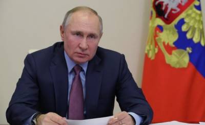 Путин поручил проверить российские вакцины на действенность от новых штаммов COVID-19