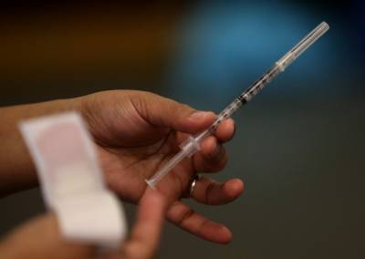 ВОЗ разрешила экстренное использование COVID-вакцины от AstraZeneca, которую заказала Украина