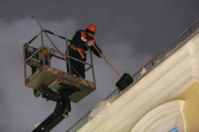 Бирюков заявил о почти полной очистке крыш социальных объектов Москвы от снега