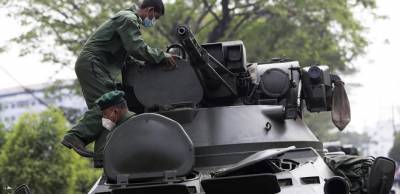 В Мьянме в города ввели танки, военные стреляют по протестующим