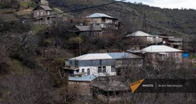 Армяне и азербайджанцы стоят в двух метрах друг от друга: село Чакатен лишилось телевышки
