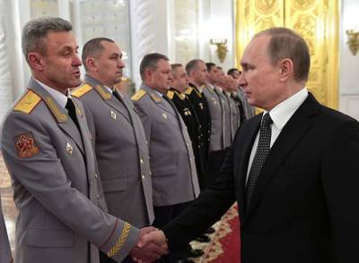 Путин приказал ФСБ поэкспериментировать с электронными документами россиян