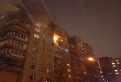 Из-за пожара в многоэтажке на Малой Бухарестской эвакуировали 20 человек