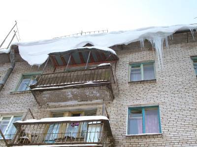 В Смоленской области «управляшке», не закрывшей выход на крышу дома, может грозить наказание