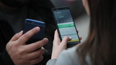 Сотовые операторы предлагают хранить цифровые рубли на телефонах