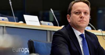 Еврокомиссар от Венгрии требовал от Шмыгаля разобраться с "Миротворцем" и не "уничтожать" венгров