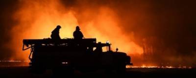 На окраине Луганска произошёл взрыв: полыхает 20-метровый огненный факел