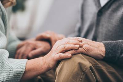 Прожившие в браке 67 лет супруги умерли от COVID-19 с разницей в один день