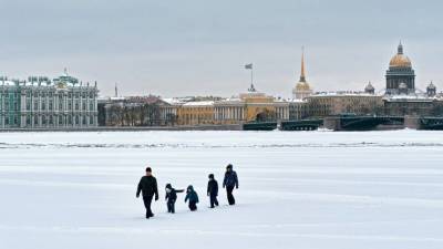 Фото или жизнь: Как сотрудники МЧС ежедневно спасают любителей прогулок по льду
