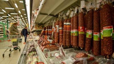 Российские производители колбас обсуждают с ритейлерами повышение цен