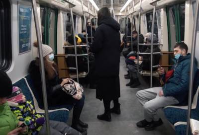 В метро Петербурга стали транслировать правила вежливости