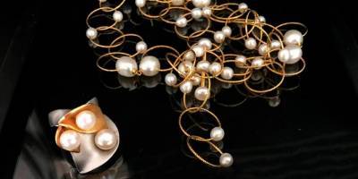 Жемчужное ожерелье – тренд 2021 года: как носить и с чем сочетать