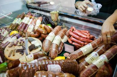 СМИ предупредили о возможном росте цен на колбасу