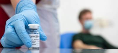 ВОЗ одобрила экстренное использование вакцины AstraZeneca/Oxford