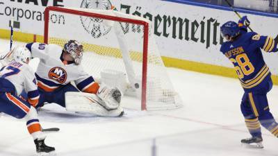 «Айлендерс» одолели «Баффало» в НХЛ, Варламов сделал 20 сейвов