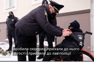 В Черновцах полицейские приняли в свои ряды смертельно больного 10-летнего мальчика